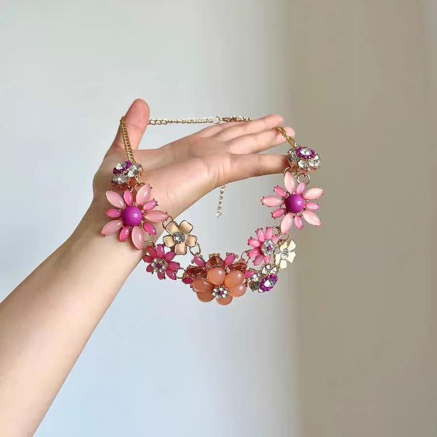 [Flower Sweet Dream] Retro Color Flash Diamond Flower Necklace Light Luxury High Fashion Collarbone Chain Versatile Accessories