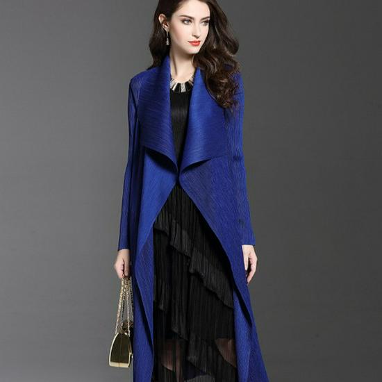 

2025 Европейская и американская осень-зима 2025 года. Длинная плиссированная женская ветровка-накидка в стиле Мияке One Size синий