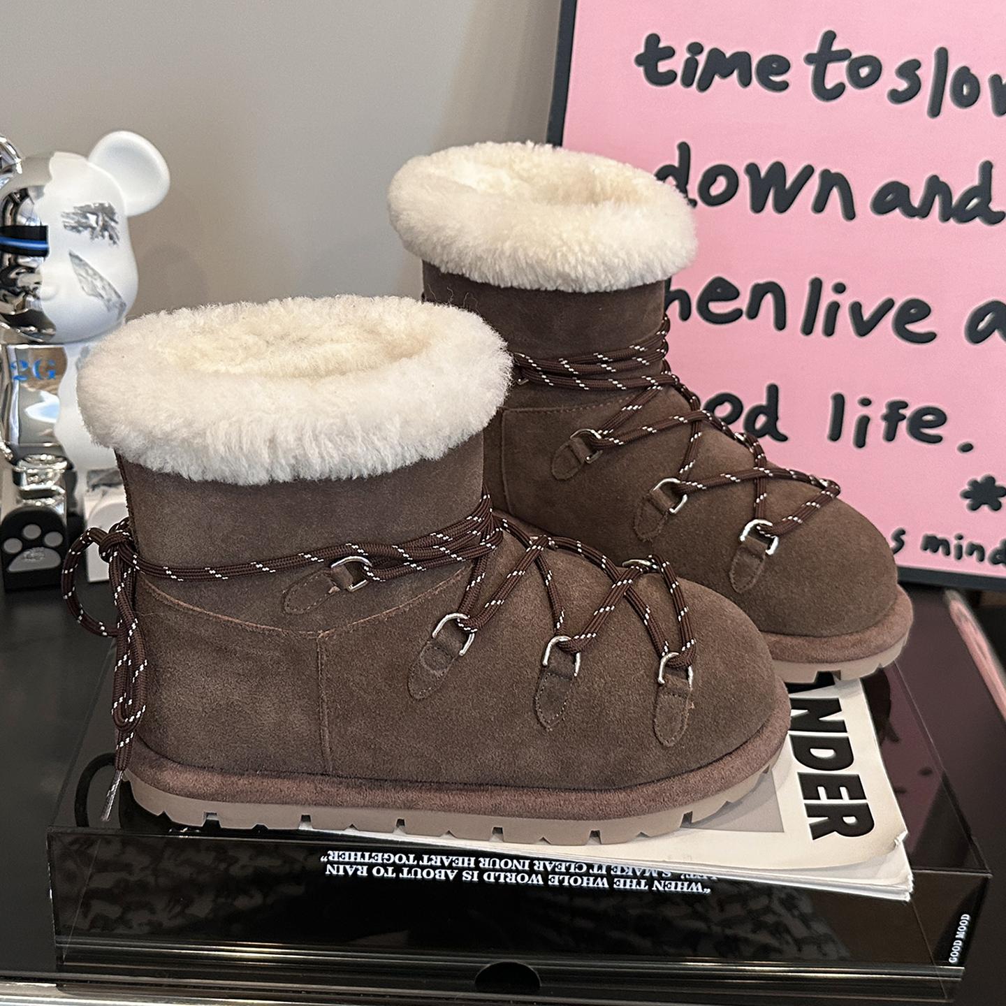 

Cold-proof leather retro platform snow boots women s 2025 winter velvet warm large cotton shoes straps lamb wool short boots 39