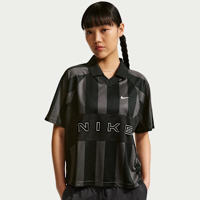 Nike Sportswear Raglan Sleeve T Shirt Women s XS
