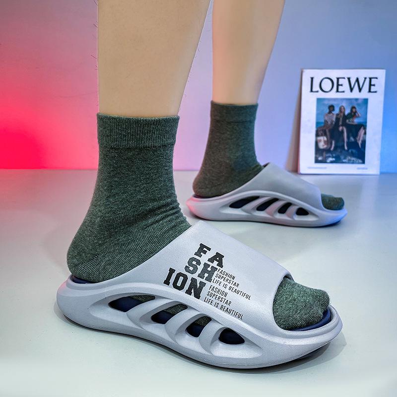 Men's Slippers Breathable Hollow Beach Sandals EVA Soft Sole Male Slides Light Comfortable Indoor Flip Flops Hole Shoes
