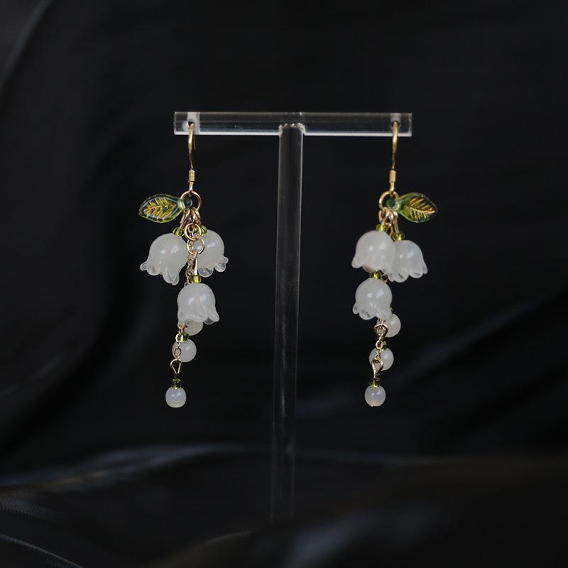 2025 New Sweet Temperament Bamboo White Lily Earrings, Small Fresh Valley Flower Asymmetrical Elegant Earrings.