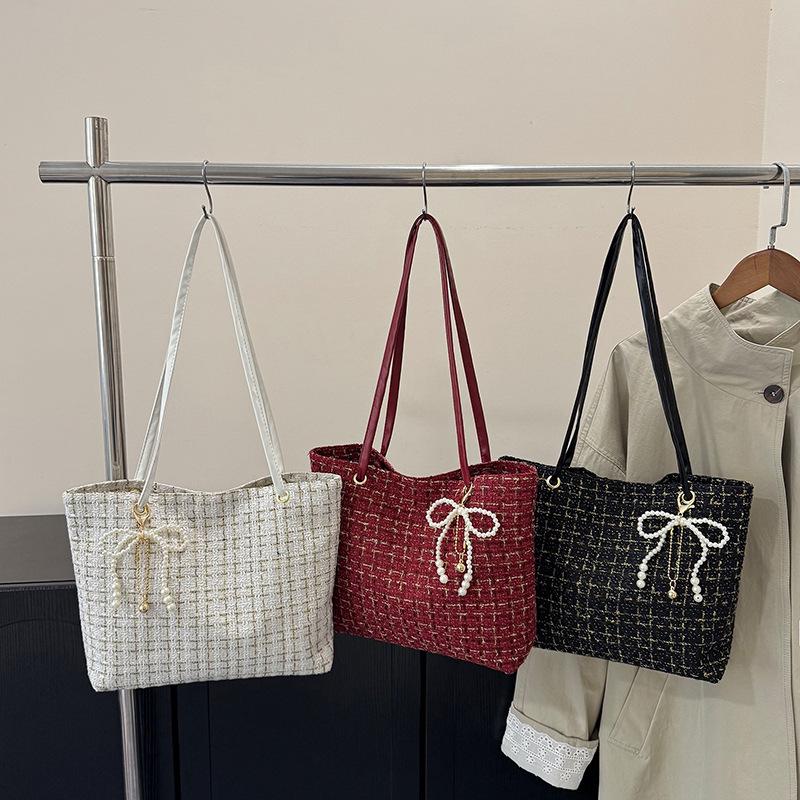 New casual fashion, this year's popular woolen plaid autumn plaid single shoulder crossbody portable tote bag