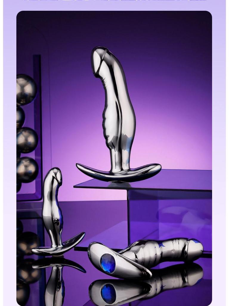 Elegante Butt Plug Metallico con Ingresso Posteriore in Lega di Alluminio