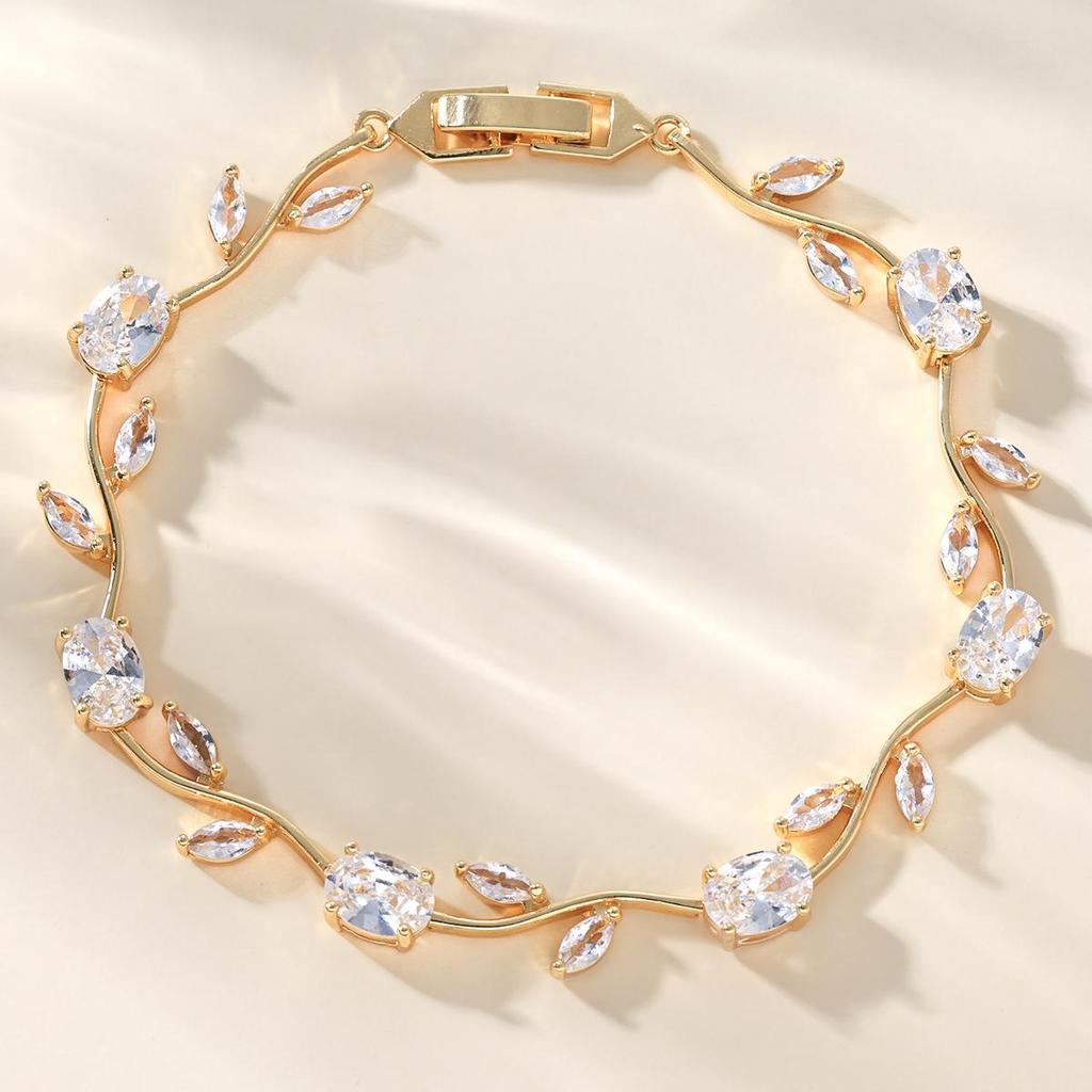 Chic Sweetheart Bracelet: Flower, Leaf & Butterfly Zircon Design - Perfect for Valentine's Day