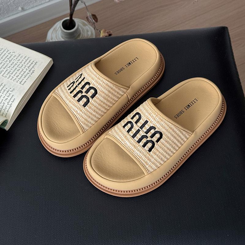 Thick-soled super fire non-slip vacation cool slippers women's summer wear fashion 2025 new seaside beach shoes one-word drag