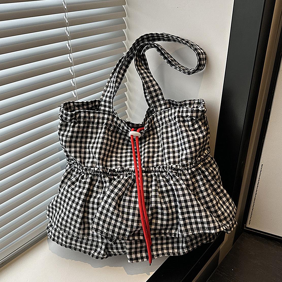 

2025 модная и красивая клетчатая простая сумка-тоут, нишевый дизайн, сумка подмышку, милая, большой вместимости, на плечо чёрный