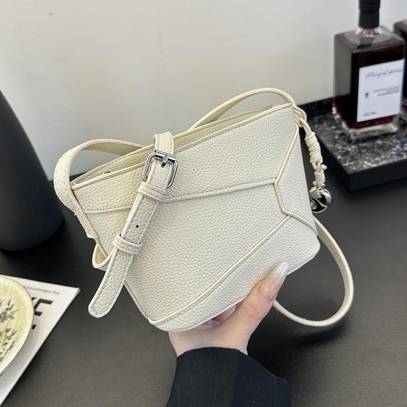 Small Bag Women's New Niche Design Bucket Bag High-end Fashion Versatile Shoulder Messenger Bag