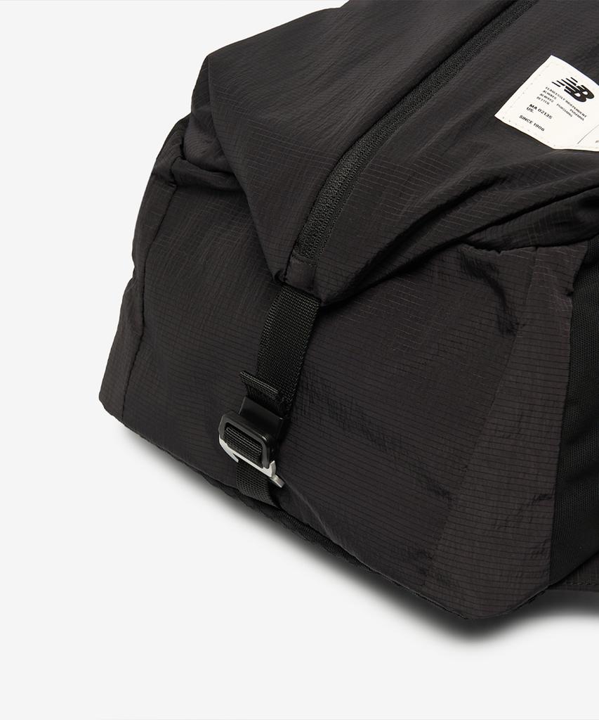 New Balance Nbgcgs1203 / Metallic Lightweight Backpack (Black)