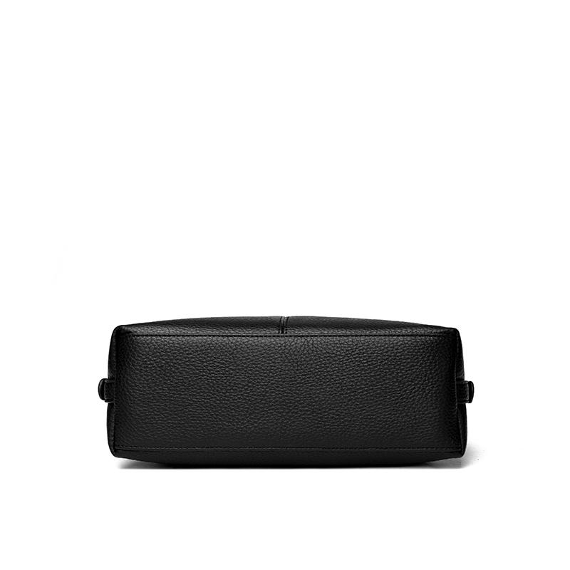 Women's Handbag with Large Capacity and Soft Leather Temperament, Niche Design, Shoulder Bag, Commuting Women's Boston Bag