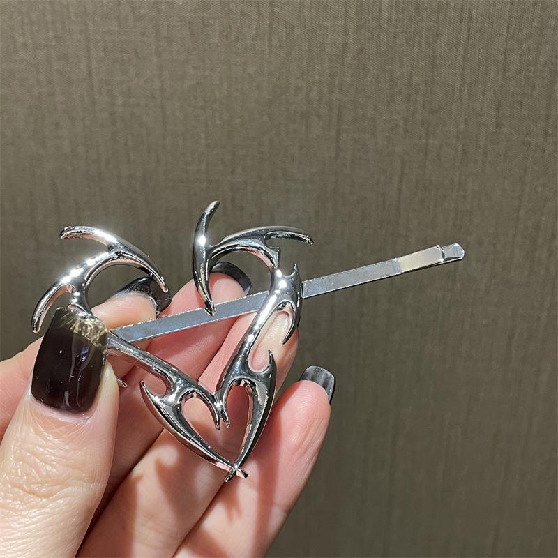 Zhao Xiaotang's Style Hairpin: Metal Love Totem Brooch-Dart, Trendy One-Word Clip with Niche Design