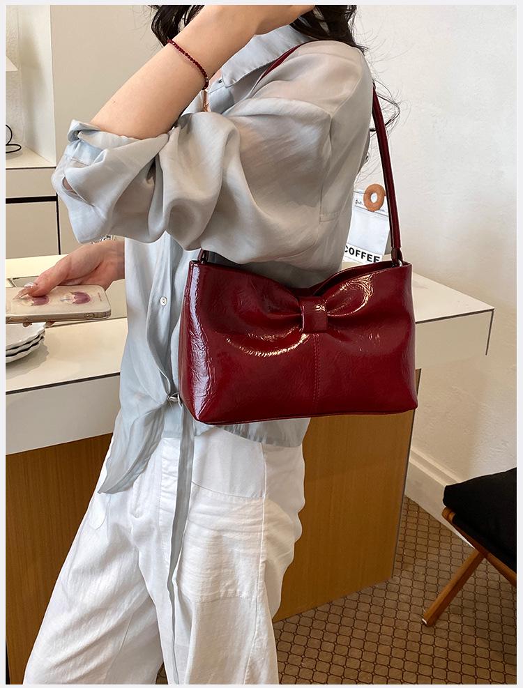 2026 Stylish Women's PU Leather Bow Handbag & Versatile Crossbody Chain Shoulder Bag