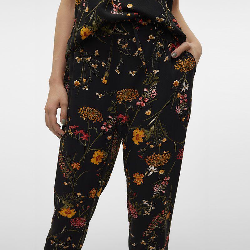 Black Carrot Pants with Colorful Floral Print Woman VERO MODA