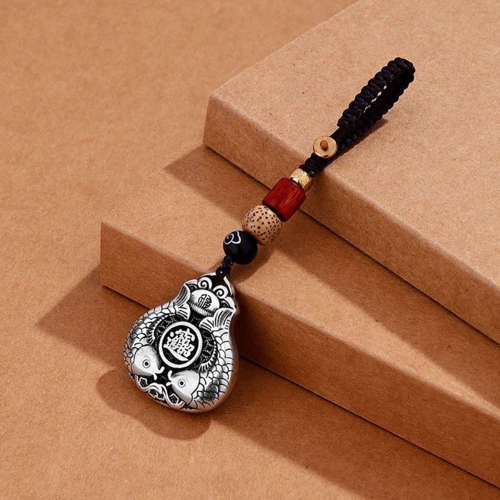 

Craftsmanship Car Keychain Retro Car Accessories Creative Lucky Bag Keychain Men срібний