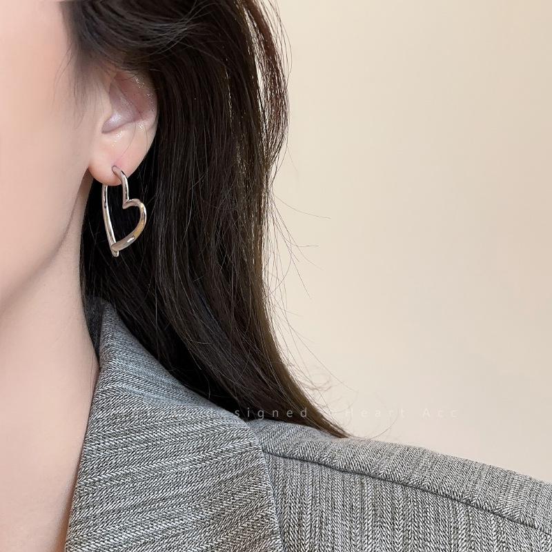 S925 Silver Needle Heart Earrings: Simple, Luxurious, and Versatile Cold-Style Hoops for Women