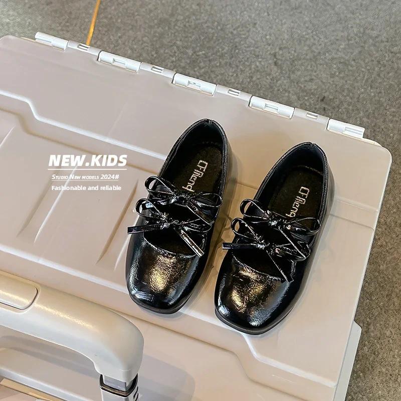 

2024 Детские кожаные туфли для девочек, осень, новая мода, стиль принцессы, мягкая подошва, милый галстук-бабочка, универсальные туфли для вечеринок 23 чёрный