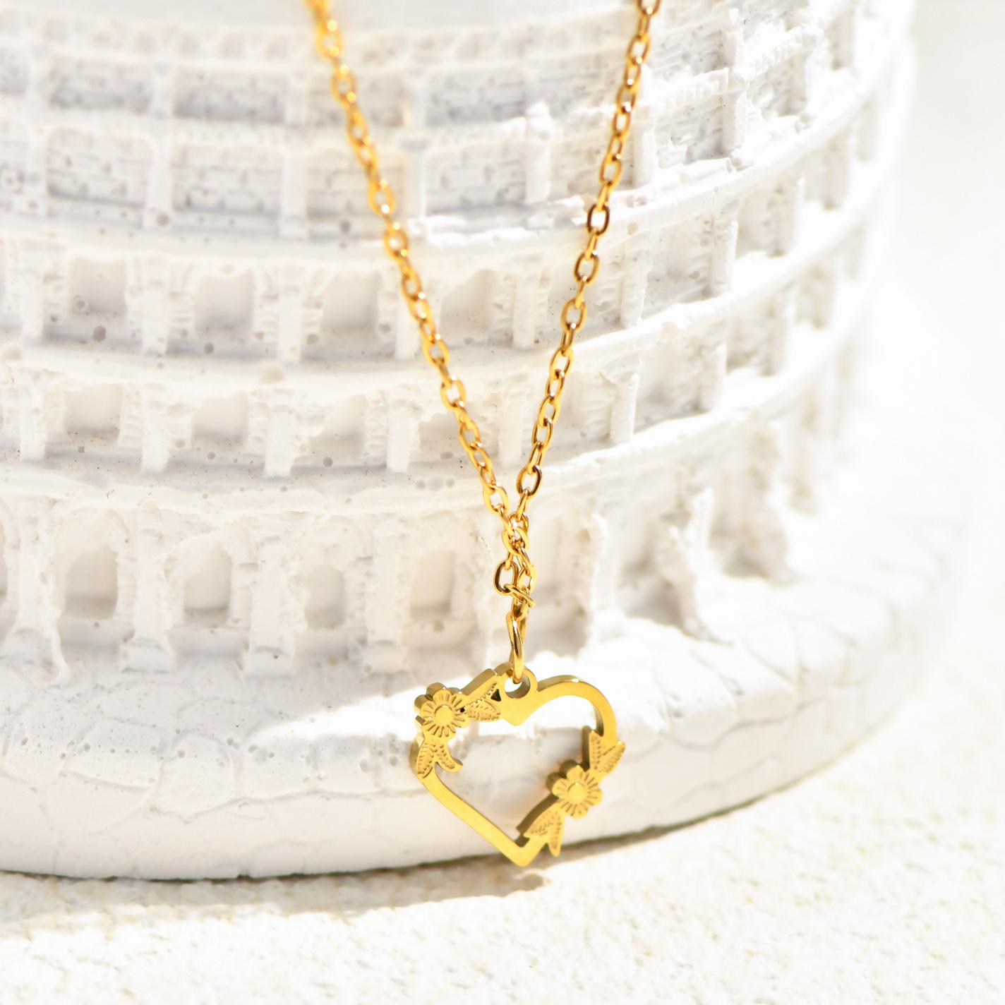 Fashion Heart Shaped Pendant Necklace Stainless Steel 18K Gold Heart Pendant Necklace for Women Style 1 золотой