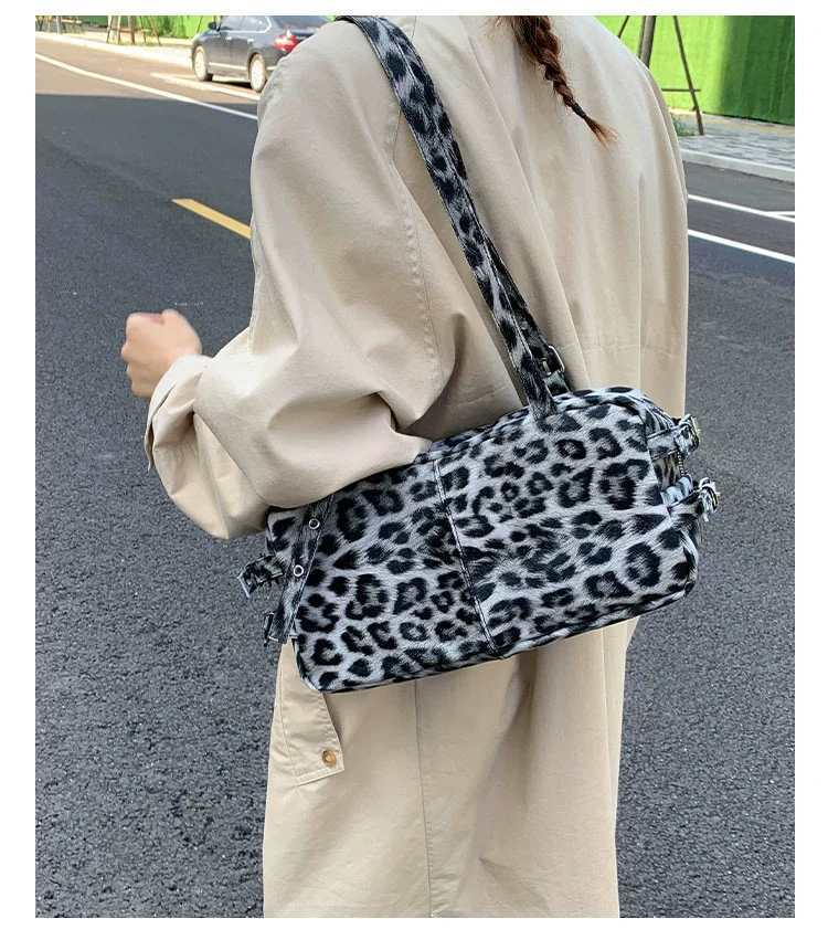 South Korea s Simple Niche High-end Leopard Print Handbag Fashionable Shoulder Bag Boston Pillow Trendy 31x11x15 single package