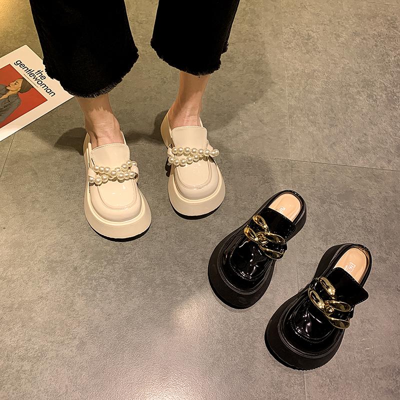 Fashion 2025 Patent Leather Mules Metal Chain Pearl Bowknot Women Slippers Creepers Sandals Platform Shoes Thick Soled Cover Toe Slides