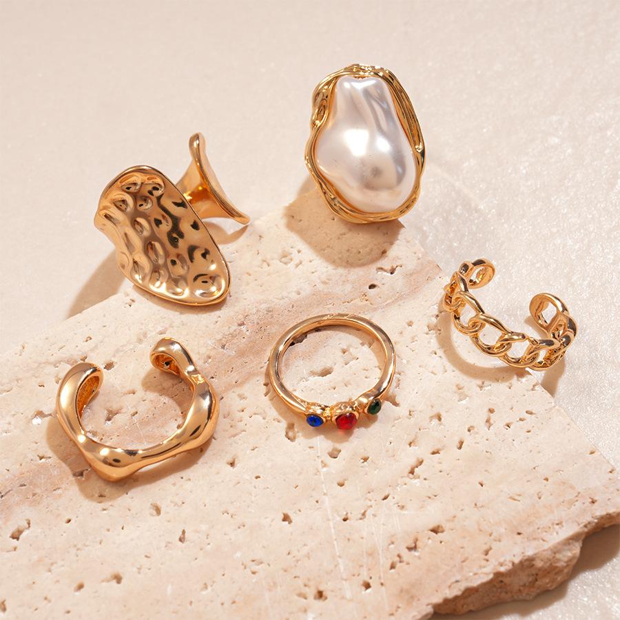 

Модные кольца для женских украшений золотой