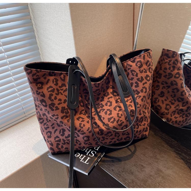 

Велика сумка високого класу, нова модна жіноча сумка, осінньо-зимова сумка через плече, універсальна атмосферна сумка великої місткості темно-коричневого кольору