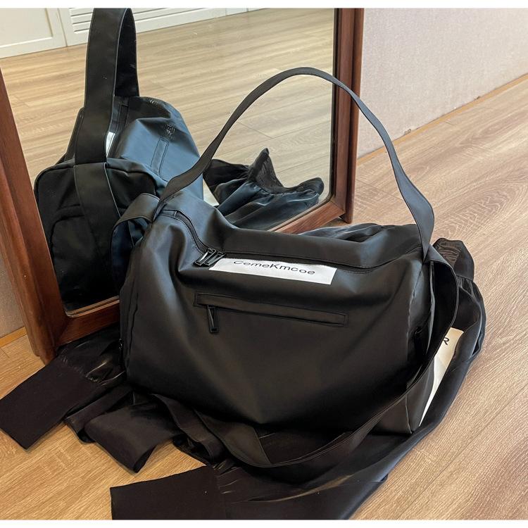 

Lightweight short-distance travel bag Large-capacity sports swimming fitness bag Men s and women s versatile business travel luggage storage bag чорний