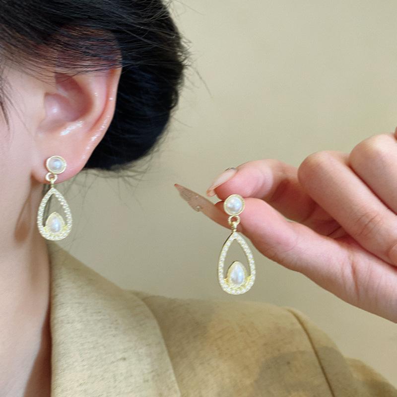 French Retro Water Drop Pearl Earrings Women's Simple Hollow Temperament Earrings New Earrings