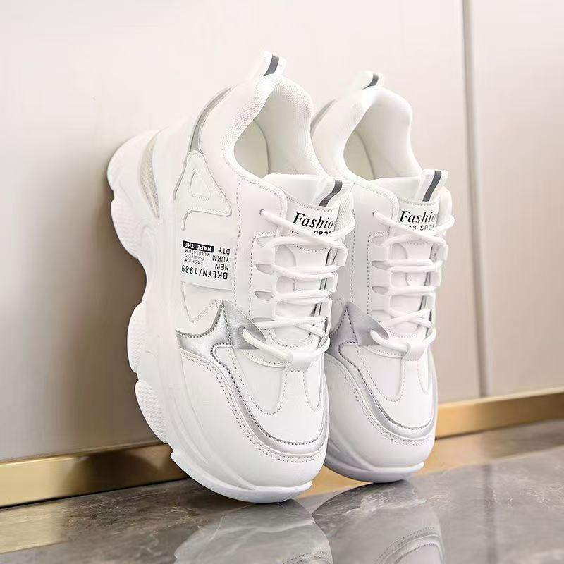 Factory straight hair inner height increase dad shoes 2025 new women's spring and autumn platform sports shoes show smaller casual women's shoes
