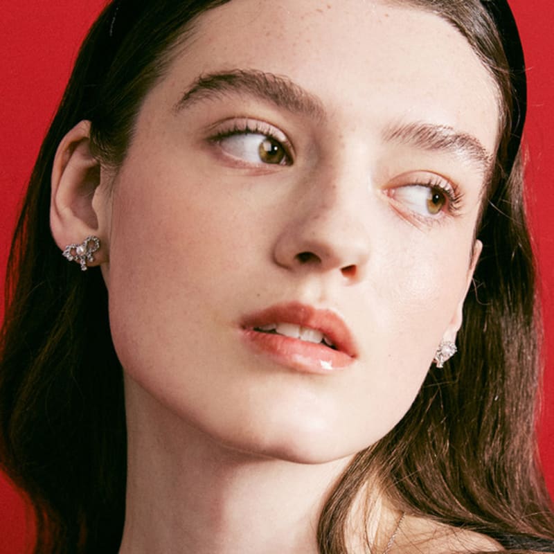 VINTAGE HOLLYWOOD Petit Twinkle Ribbon Pearl Earrings_VH25NNEA110V