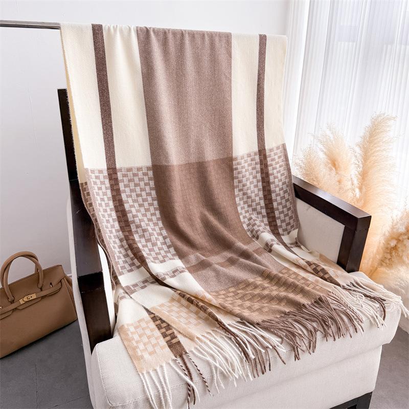 Interwoven Plaid Autumn And Winter Warm Scarf Women'S Shawl Fashion Versatile Commuter Fringed Imitation Cashmere Scarf