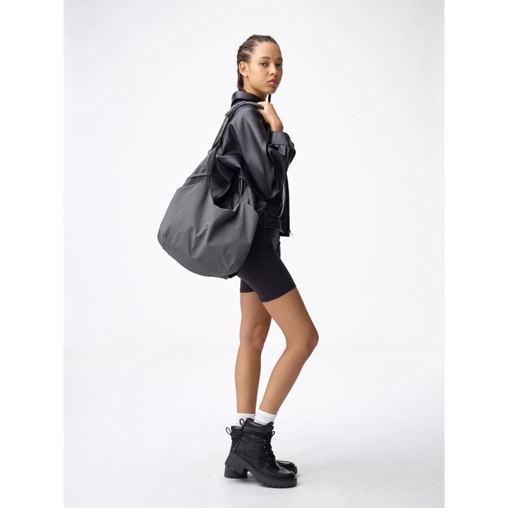 GU by Uniqlo Weiche Nylon Kokon Umhängetasche