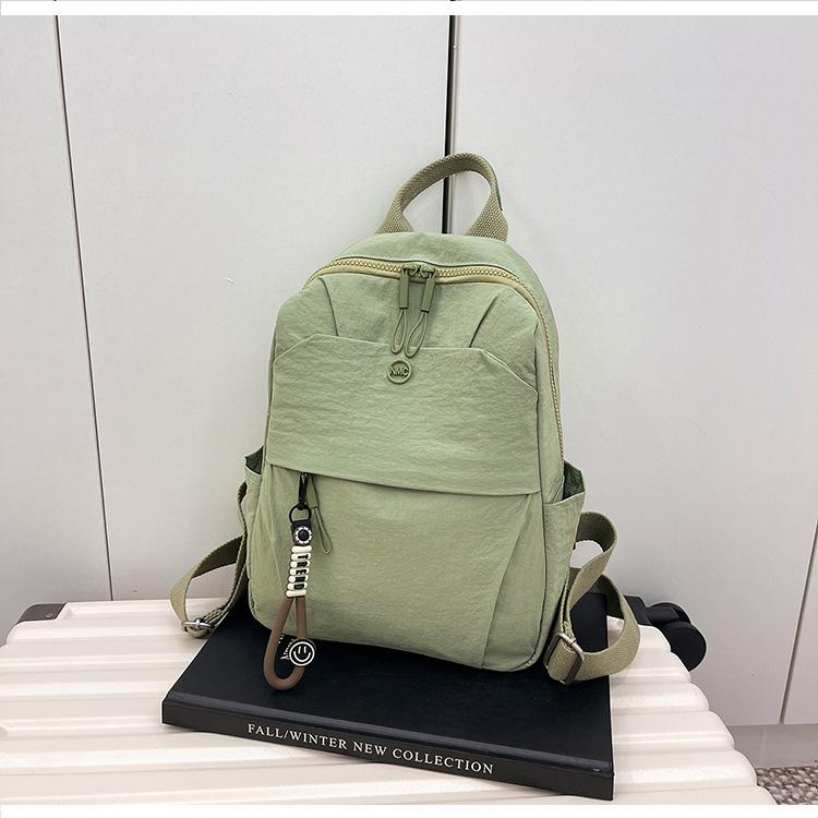 

2025 новый рюкзак женский повседневный может быть простым, модным и универсальным по темпераменту, с передовой текстурой и большой вместимостью зелёный
