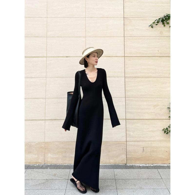 

[] Черное трикотажное платье с V-образным вырезом и длинными рукавами, женское новое темпераментное тонкое А-силуэтное длинное платье XL чёрный