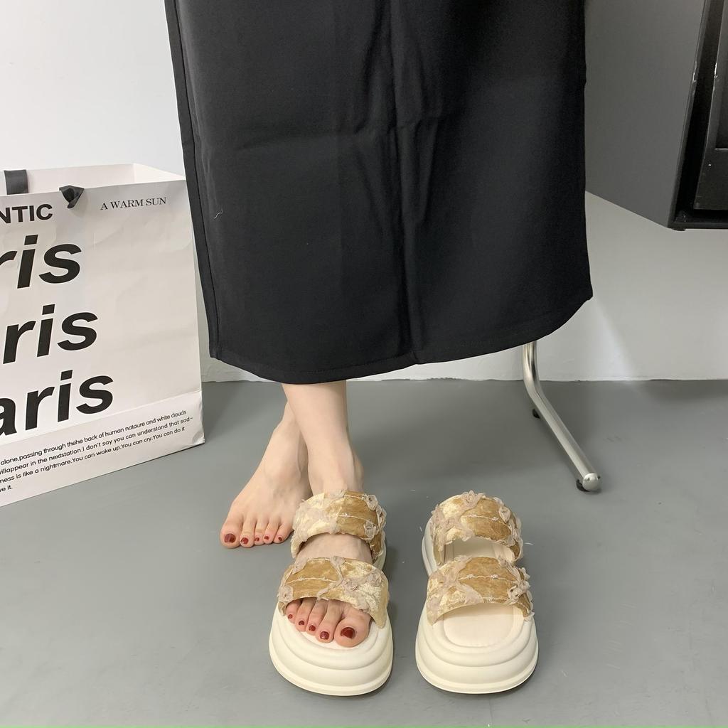 Beautiful slippers for women's summer wear, new thick-soled heightened non-slip skirt, beach cool slippers