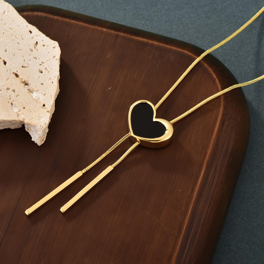 High-end Heart Pendant Necklace With Unique Snake Chain And Timeless Style