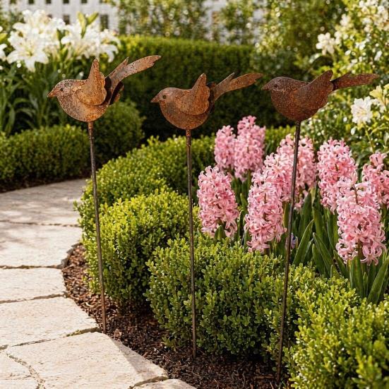 Accenti Bizzarri per il Giardino 3 Pezzi Palo a Terra con Uccelli in Metallo Arrugginito, Scultura di Uccelli Carini, Arte Decorativa Animali per Palo da Giardino Decorazione Esterna, Regali Amici