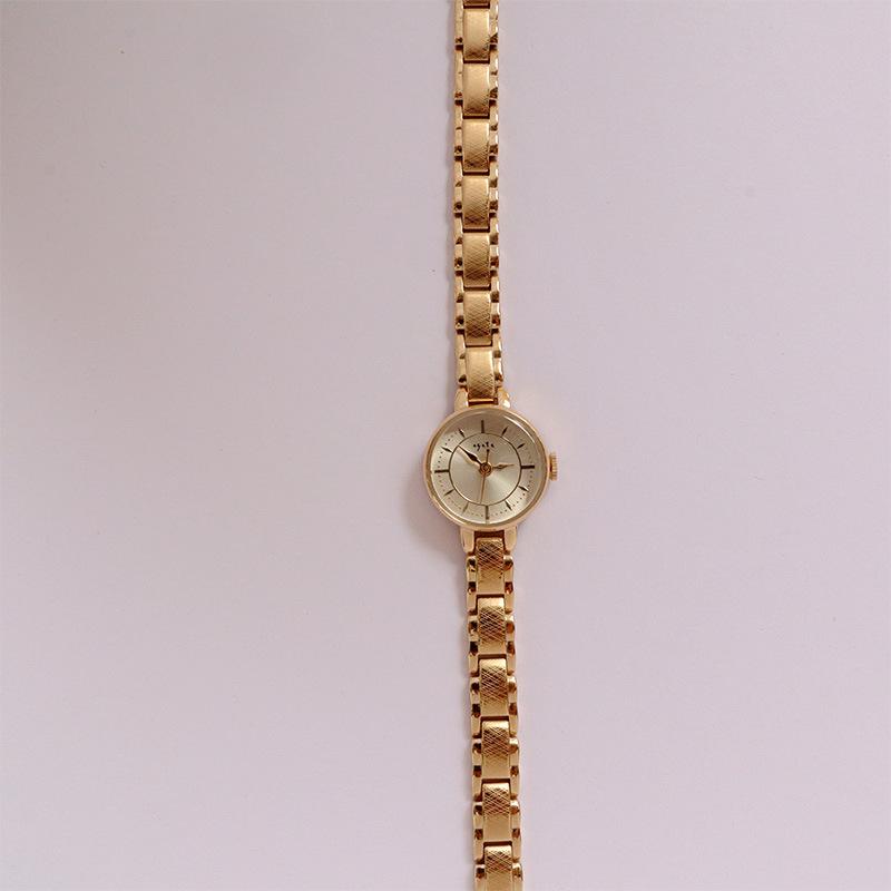 Niche Light Luxury Mini Small Gold Watch Retro Mesh Fine Chain Exquisite Quartz Medieval Women S Watch