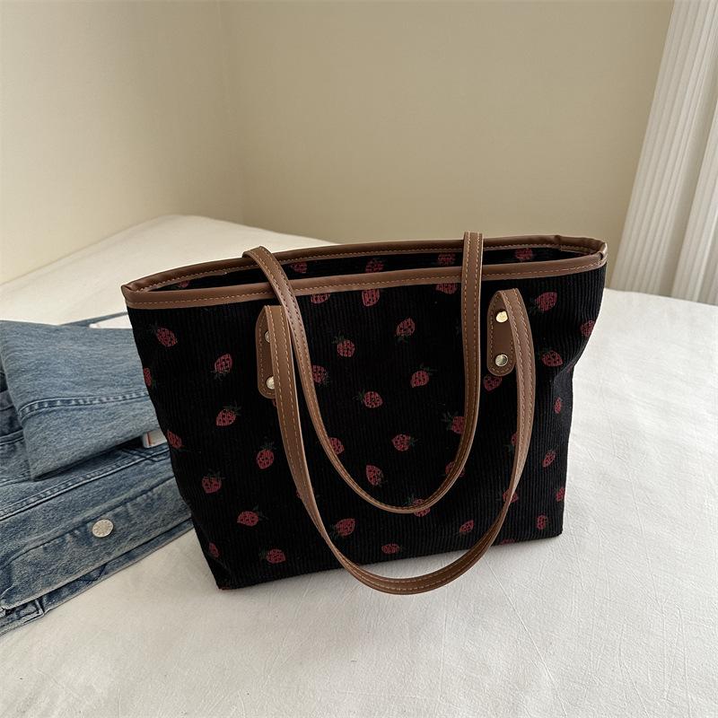 

2024 summer new shoulder handbag women s fashion literary large capacity leisure personality simple fashion tote bag чёрный