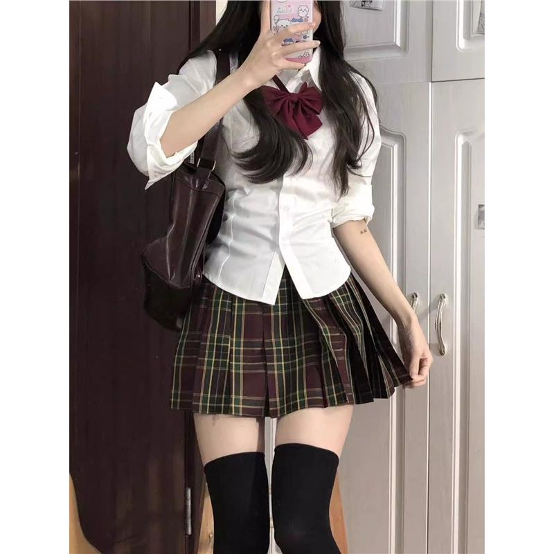 Set cămașă cu mânecă lungă albă pentru femei, croială slim-fit, stil academic și fustă plisată