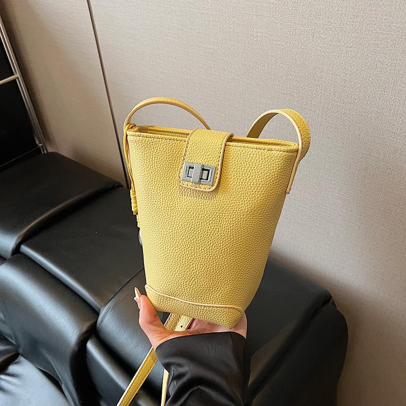 Bags, versatile bucket bags, new fashion, popular today, casual messenger bags, mobile phone bags are trendy