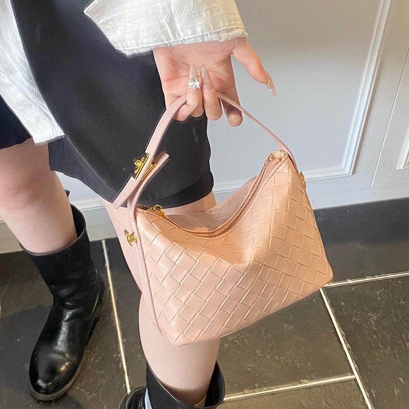 2025 New Summer Fashion Shoulder Armpit Bag Women's Hand Woven Lunch Box Bag Niche Design Messenger Bag