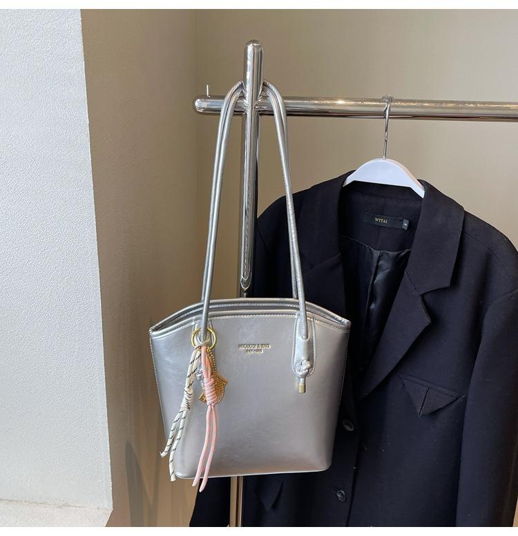 Premium Textured Small Bag Women's New Summer Commuter Versatile Shoulder Bag Fashionable Portable Bucket Bag