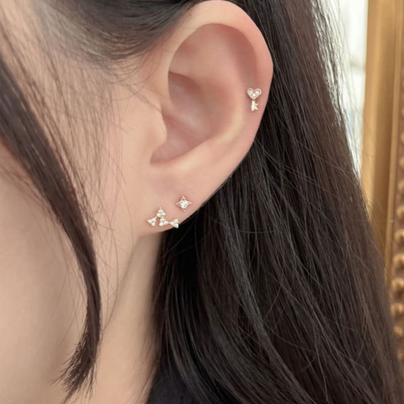 youngglow 14k cubic heart key piercing