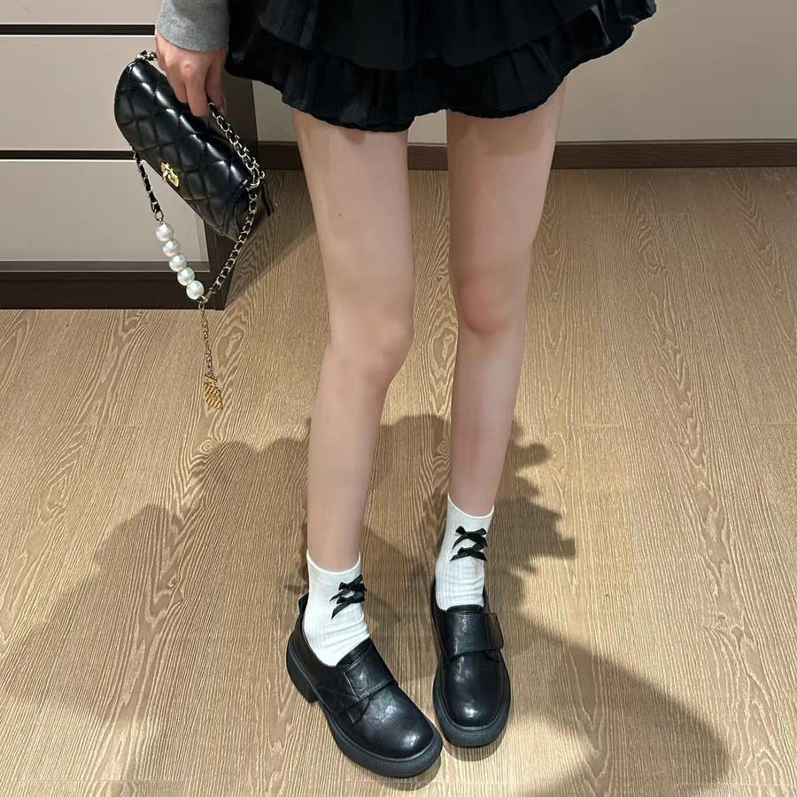 Thick-soled round-headed retro loafers for women in autumn 2025, new Velcro commuting thick-heeled deep-mouth small leather shoes for women