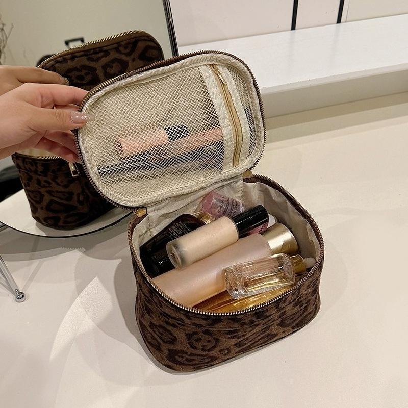 Damen Wildleder-Kosmetiktasche Große Kapazität Bade-Reisebeutel Vintage Make-up-Taschen Handgehaltene Aufbewahrungstasche Leopard-Kulturbeutel