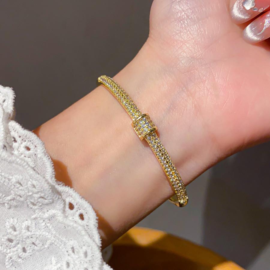 Copper Plated Geometric Bracelet With Irregular Shapes For Fashionable Women