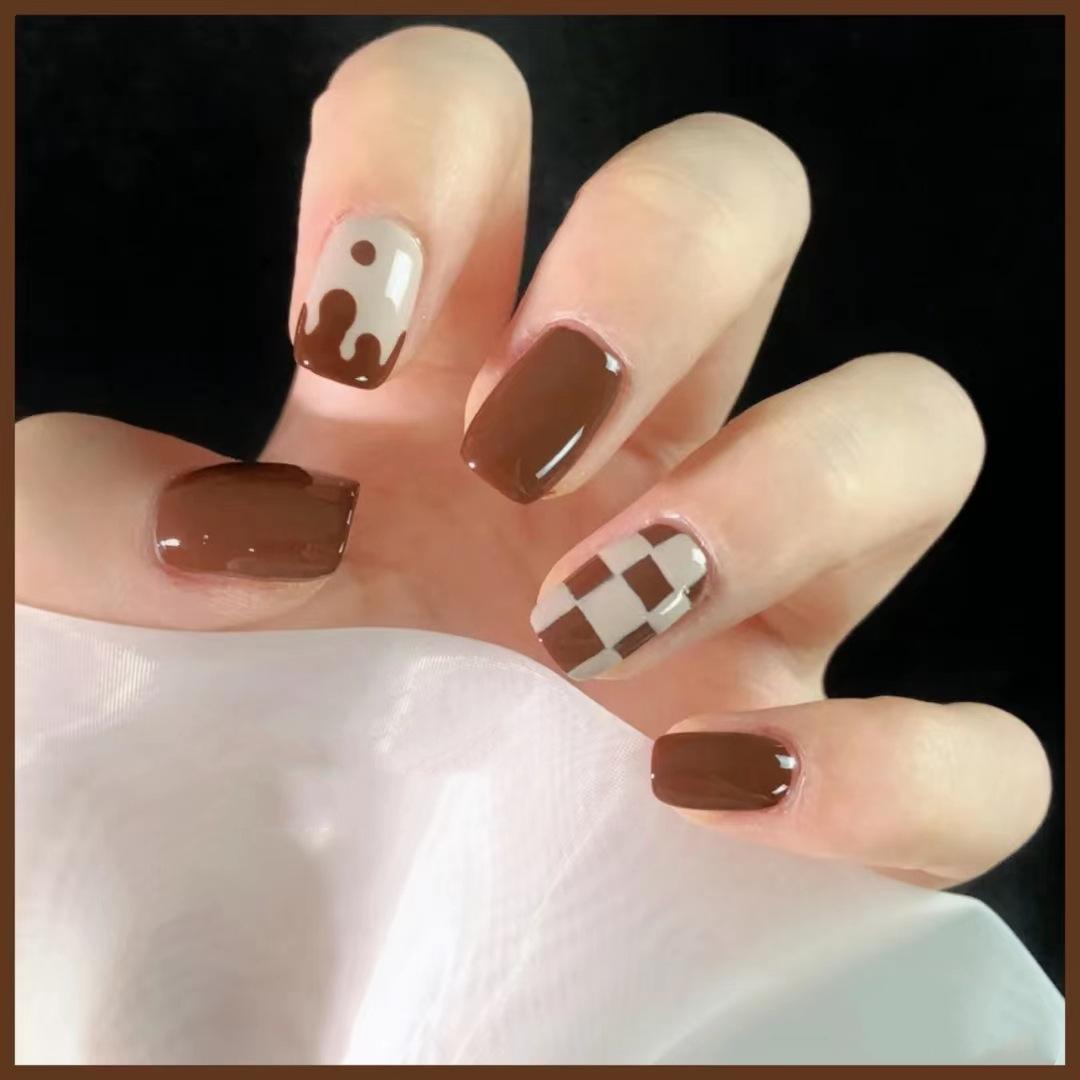 

C406 Coffee Milkshake Checkerboard Nail Tips - 24 Wearable False Nails for Students