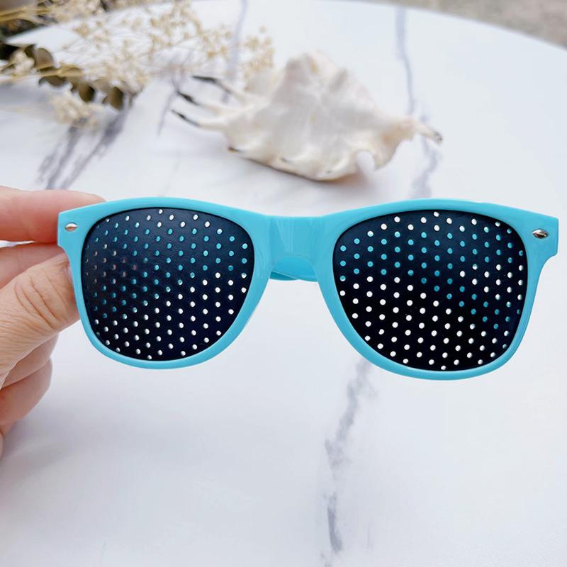 Ochelari de soare cu orificii - Design cu cuie de orez pentru ameliorarea miopiei
