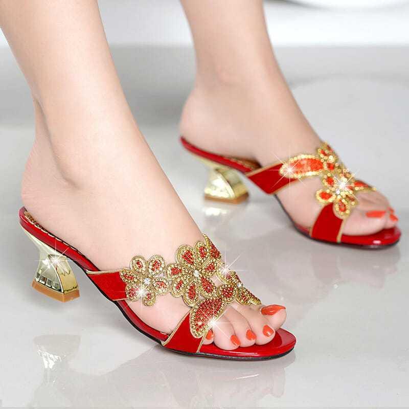 

Летние модные повседневные женские туфли на высоком каблуке, толстые каблуки, бабочки, цветы, пляжные сандалии с бриллиантами и кристаллами, однотонные 34(insole22cm) красный