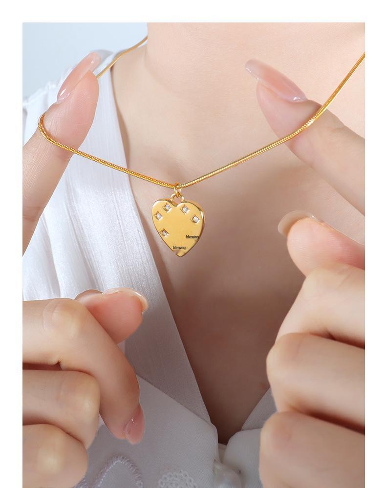 Versatile French Heart-Shaped Clavicle Necklace: Light Luxury Titanium Steel Jewelry for Women